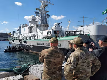 Український спецназ взяв на абордаж ворожий корабель: деталі операції і потужне відео