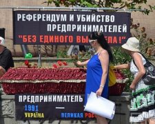 В окупованому Криму мітингують кілька сотень підприємців (фото)