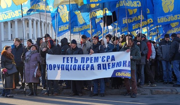 "Яценяку на гілляку" - вимагають пенсіонери на Майдані
