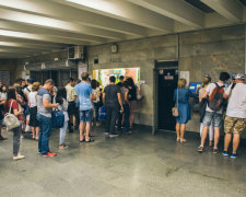 Чудовищные очереди: в Киеве резко закрыли метро