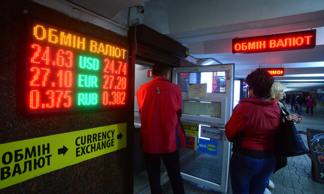 Курс валют на 20 вересня: гривня побила власний рекорд