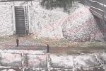 Киевлянин покосил траву под снегом, скриншот Facebook