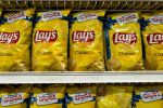 Lay's отозвали более 6000 пачек чипсов: нашли серьезный риск для здоровья