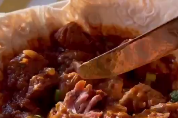 Нежное томленное пряное мясо, кадр с видео