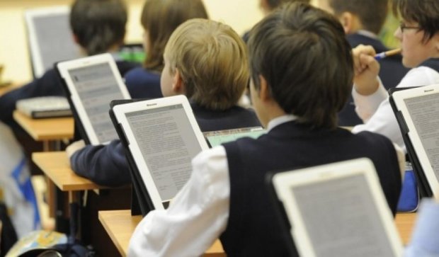 Украинских школьников обеспечат электронными учебниками