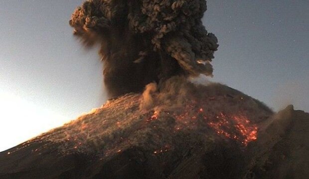 Миллионы людей почувствовали гнев стихии на себе: страну поглощает лава, второе мощное извержение