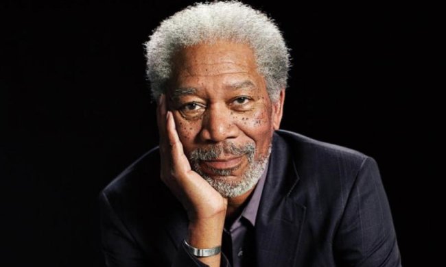 Українці одягнули Фрімена у вишиванку