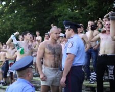 Вінницькі ультрас своїм виглядом підтвердили всі чутки про нацистів