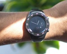 Вместо смартфона: Huawei представила часы с симкой