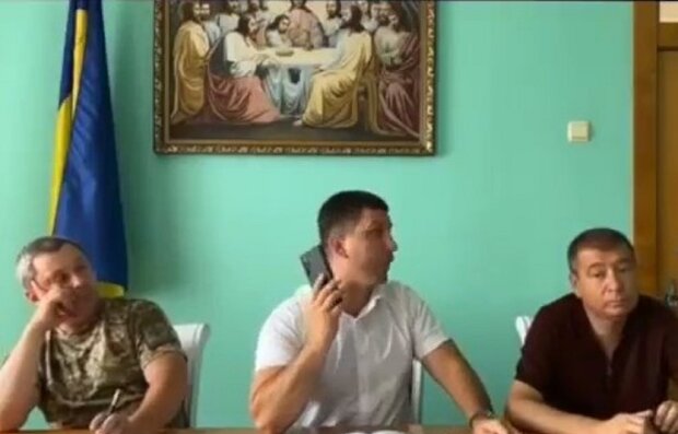 Драка представителей власти в Одесской области. Фото: скриншот Telegram
