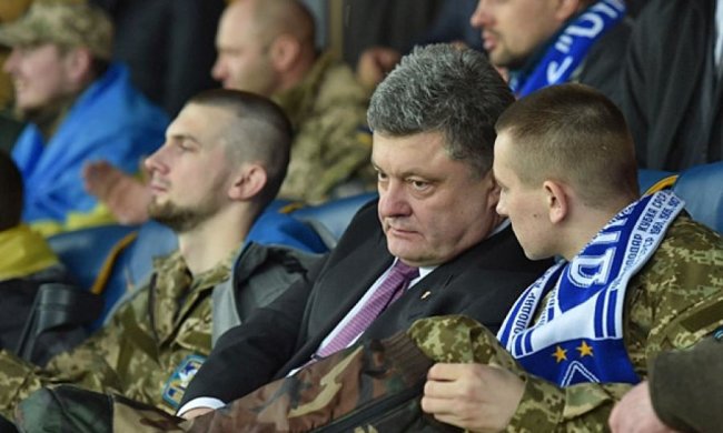 Президент вместе с воинами посетил футбольный матч «Динамо» (Киев)