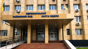 Пошкоджена будівля Пересипського райсуду Одеси після ракетного обстрілу