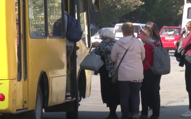 Школьникам установят новые правила проезда в общественном транспорте: что изменится