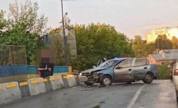 У Тернополі п'яний водій вилетів на зустрічну і напав на копів - дебошира довелося "пакувати"