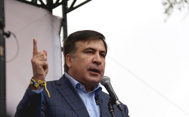 "Пацан сказал - пацан сделал": Саакашвили не успел сойти с борта, как сравнил Зеленского и Порошенко