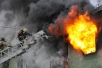 Сам удома: в Харкові дитина розпалила вогнище в квартирі, життя повисла на волосині