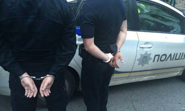 Черкаський коп-здирник попався на гарячому