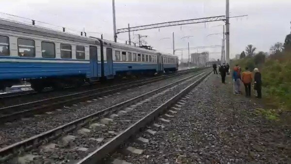 В Киеве ребенок бросился под поезд, все закончилось фатально: "Не вижу смысла жить"