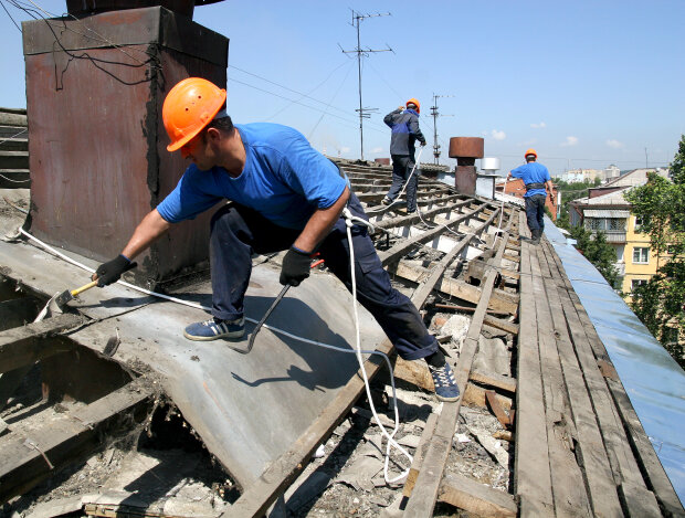 Кияни бояться обвалу: нахабна сусідка влаштувала "будівництво століття" на даху