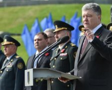 Нічого спільного з агресором: Порошенко розповів, які тепер свята відзначатимуть українці