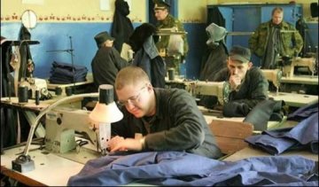 Как террористы наживаются на заключенных