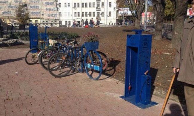 Сором дня: вандали розікрали першу львівську вуличну веломайстерню 