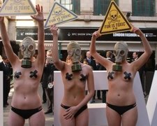 Голые модели в Лондоне выступили против меха (фото)