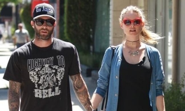 Maroon 5 перенесли  семь концертов из-за родов