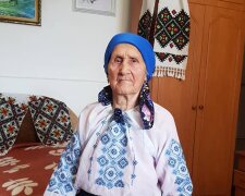 100-летняя прикарпатка раскрыла тайну долголетия: отгоняет смерть улыбкой и крючком