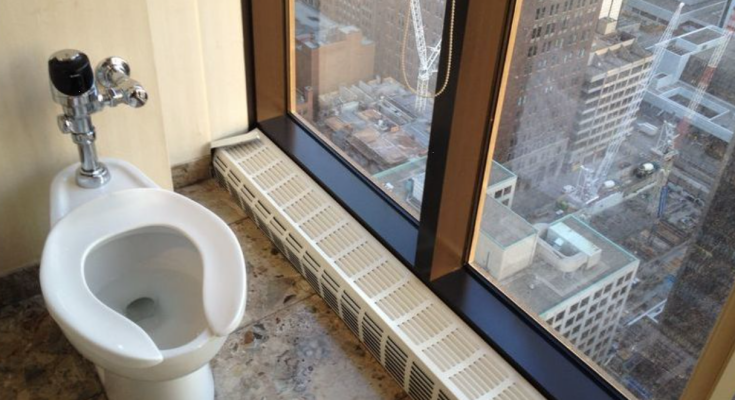 Туалет, скріншот: YouTube