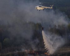 Пожежі в Чорнобилі гасять літаки та вертоліт