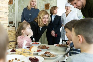 Олена Зеленська, фото: facebook.com/olenazelenska.official