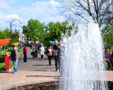 Львів'янина позбавили права спілкуватися з донькою