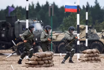 Россия подпитала границы новой смертельной "дозой", сотни танков выстроены в ряд: жуткие кадры