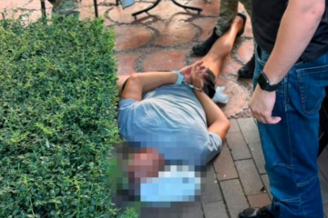 В Одесі група людей закидала будівлю ТЦК камінням: поліція затримала двох учасників