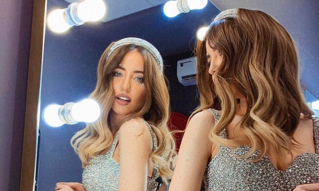 Надя Дорофеева внезапно изменила стиль, теперь копия Билли Айлиш