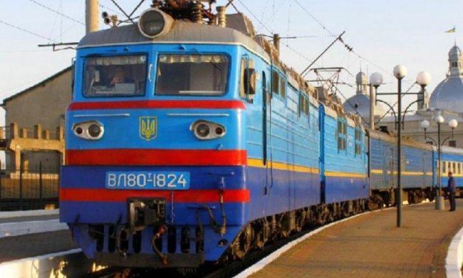 Укрзализныця дважды повысит цены: на миллионные премии чиновников