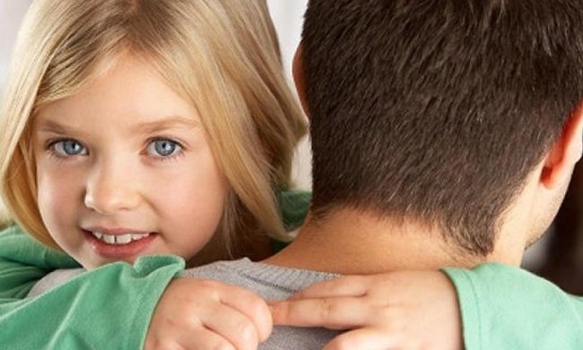 Британских мужчин назвали худшими отцами в мире