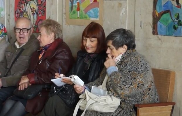 Украинцы могут оформлять пенсии на полтора года раньше: но нужно выполнить одно условие