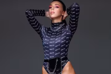 Фото со страницы Sonya Kay