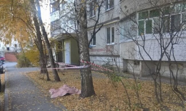 У Харкові кримінальник викинувся з вікна (фото)