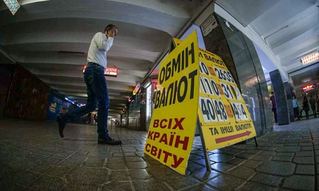 Експерти розповіли, як для гривні закінчиться лютий: буде нелегко