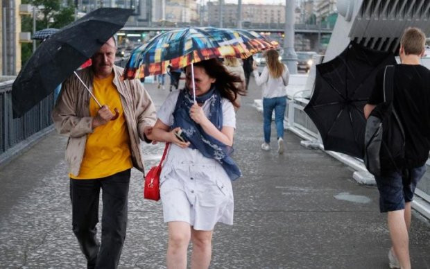 Погода на 23 червня: українців закрутить у холодній стихії