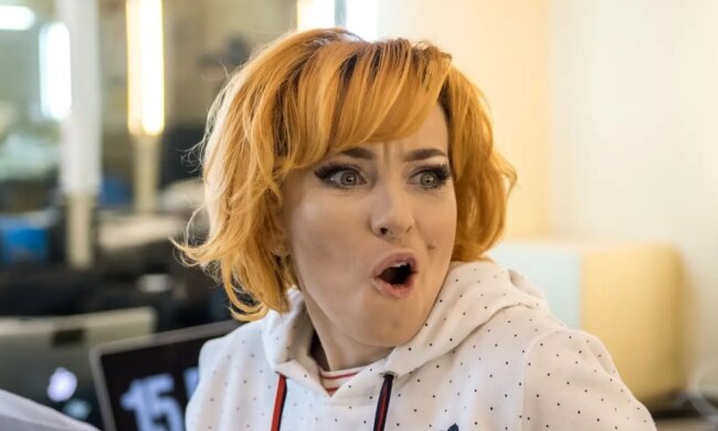 Вікторія Булітко зігнулася на столі, показавши готовність до інтиму: "Провокація..."