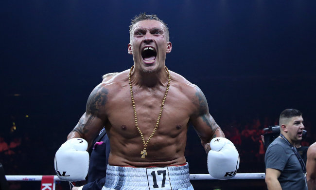 Усик у басейні натякнув, де відбудеться його бій з Беллью