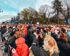 Десятки тисяч вчителів перегородили центр Києва: Зеленському виставлені суворі вимоги, фото