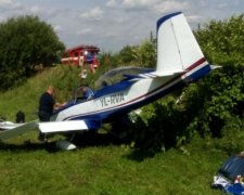 На Львівщині літак втратив крило під час посадки