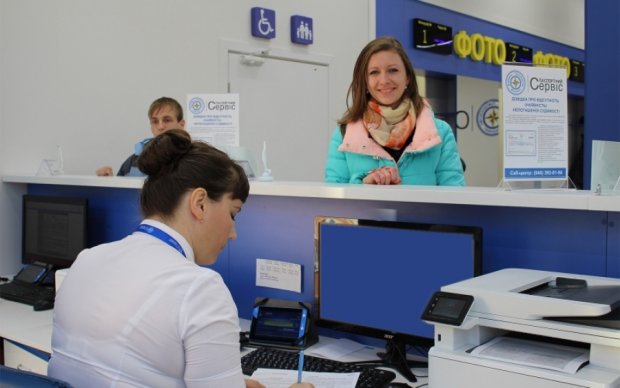 Безвиз вновь ближе: паспортные центры возобновили работу