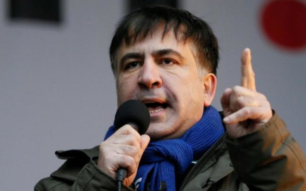 У дома Саакашвили собирается толпа: видео
