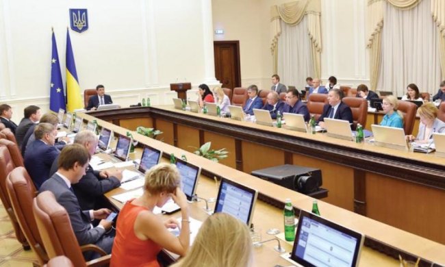 "Подвиг" Гройсмана: сім'ям загиблих АТОшників куплять кілька квартир за гроші українців